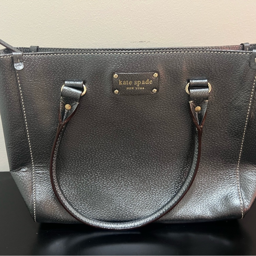 Kate Spade Gray Tote Bag with Structured Design